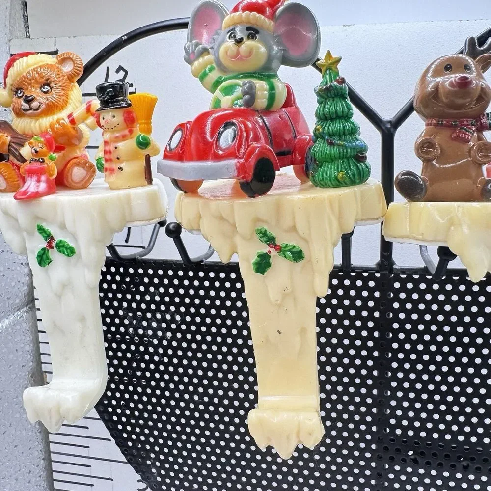 Four Plastic Resin Stocking‎ Hangers Vintage New Designs Inc Christmas Vintage